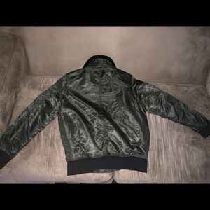 Green bomber jacket with attachable for collar